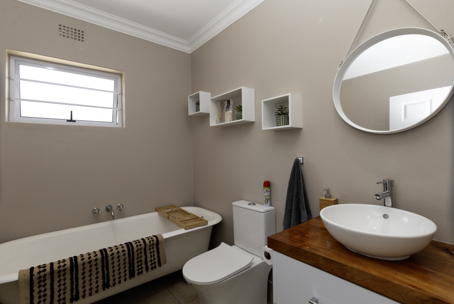 5 Bedroom Property for Sale in West Beach Eastern Cape